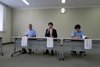 発表する3名