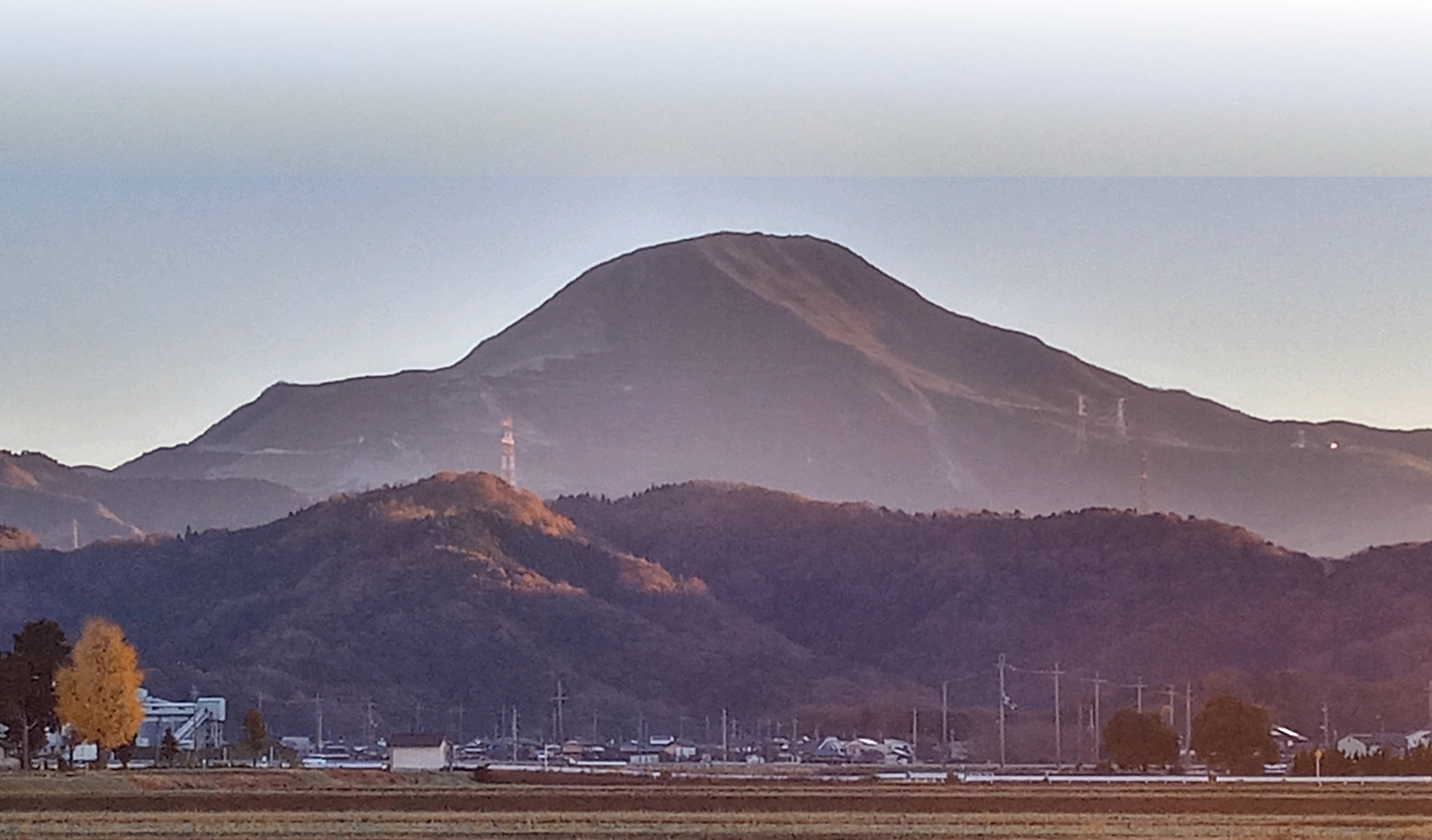 横山城趾遠景