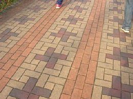 整備された歩道の写真