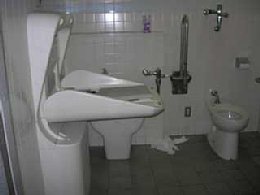 構内多機能トイレの写真
