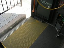 バス内部降り口付近の写真