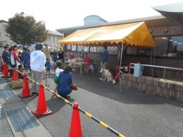 訓練犬も準備OKの写真