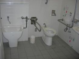 構内多機能トイレの写真