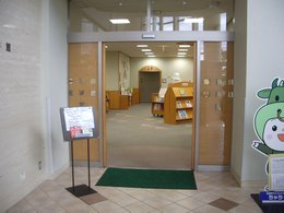 図書館入口の写真