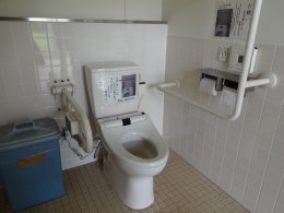 多機能トイレ内部の写真