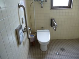 多機能トイレ内部の写真