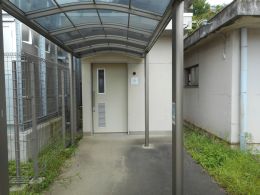 多機能トイレ入口の写真