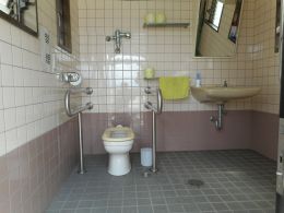 多機能トイレ内部の写真
