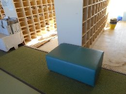 靴箱とソファの写真