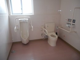 多機能トイレ内部の写真