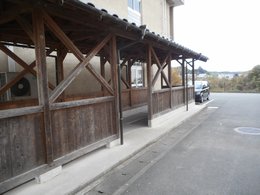 木造屋根の外部通路