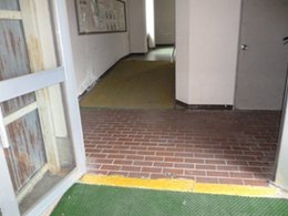東出入口の写真