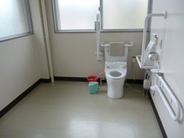 構内多機能トイレの写真