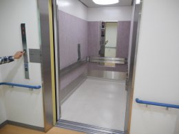 エレベーターの内部の写真