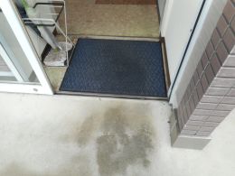 タッチボタン式自動ドアの写真