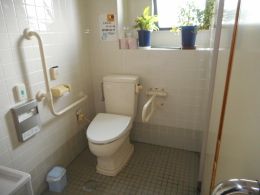 院内多機能トイレの写真