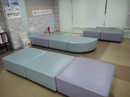 待合室のソファーの写真
