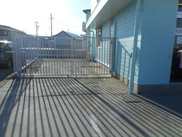 平坦な外部通路の写真