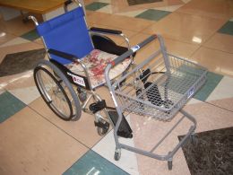入口車いす対応ワゴンの写真