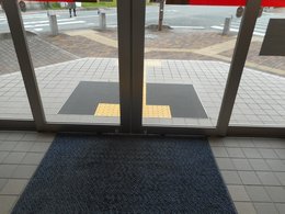 自動２重引き戸の写真